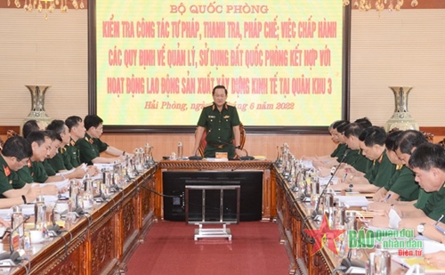 Thượng tướng Võ Minh Lương làm việc tại Quân khu 3